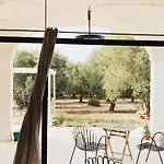 Trulli Paradise - Con Piscina Privata Гостевой дом 4*